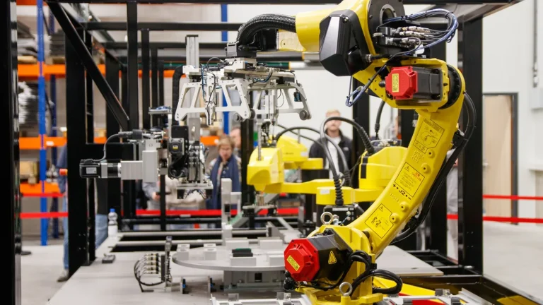 Robótica industrial y automatización avanzada en una fábrica