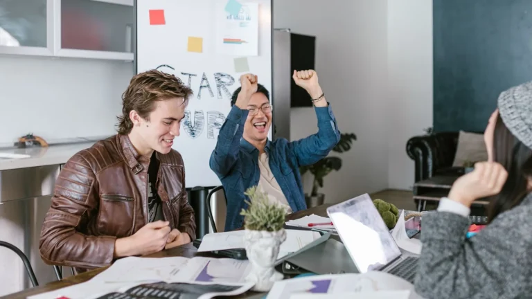 Emprendedores y empresas colaborando dentro del ecosistema startup andaluz