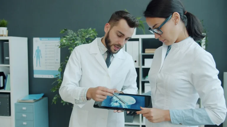 Tecnología hospitalaria e inteligencia artificial aplicada a operaciones sanitarias