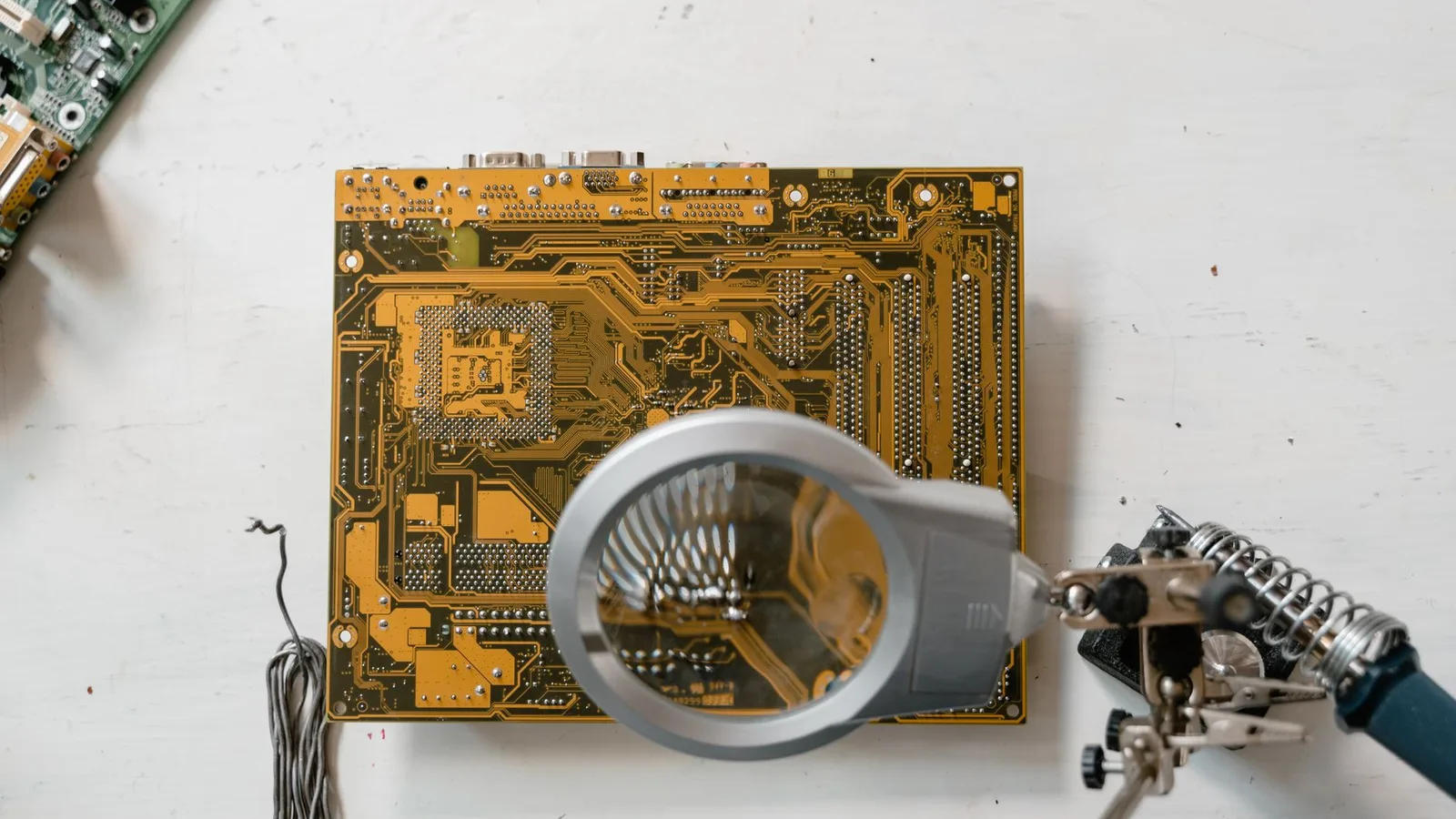 Fotónica y fabricación avanzada de chips para centros de datos