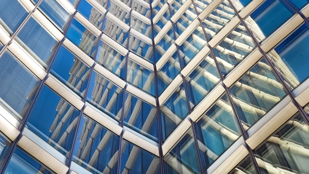 Edificios corporativos y tecnología para gestión inmobiliaria