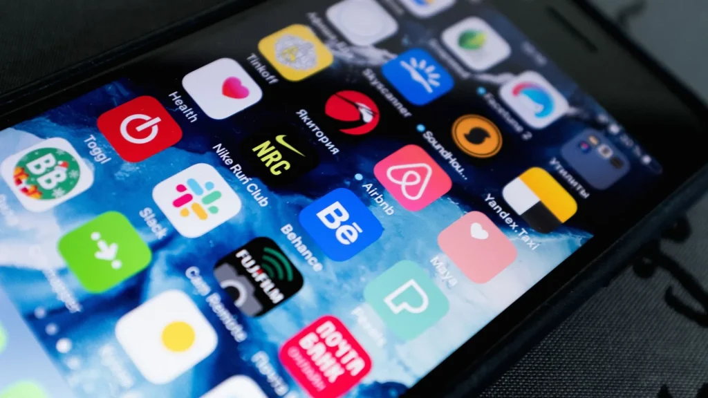 Pantalla de un teléfono móvil con aplicaciones