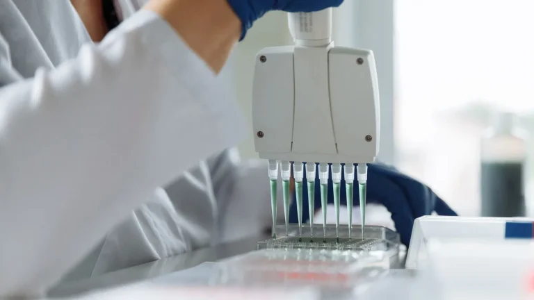 Investigación biotecnológica para Generate Biomedicines y Zealand Pharma